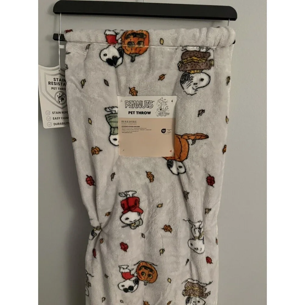 Peanuts Snoopy Fall Puffer Sweater Outfits Pet Throw Blanket 60